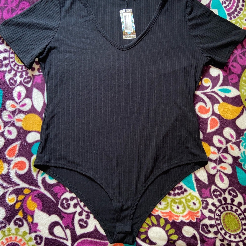 Boohoo Bundle: black ribbed v-neck bodysuit + plum colored lattice hem shirt - Picture 3 of 12